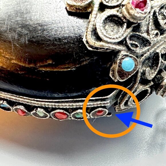 Antique Tibetan Horn Snuff Bottle with Semi-precious Stone Inlays — GUC - Picture 5 of 9